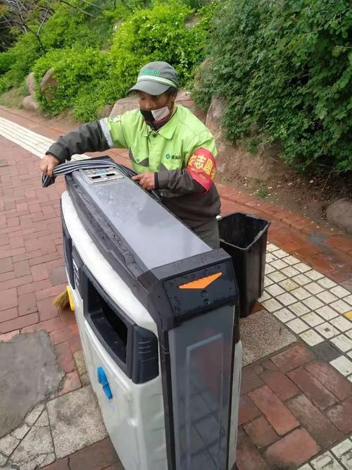4.24冠中生态网格化保洁小结