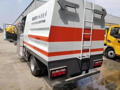 城市护栏清洗车 高速护栏清洗车 护栏清洗车的厂家电话